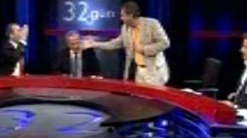 Vakit ve Cumhuriyet yazarları birbirine girdi!