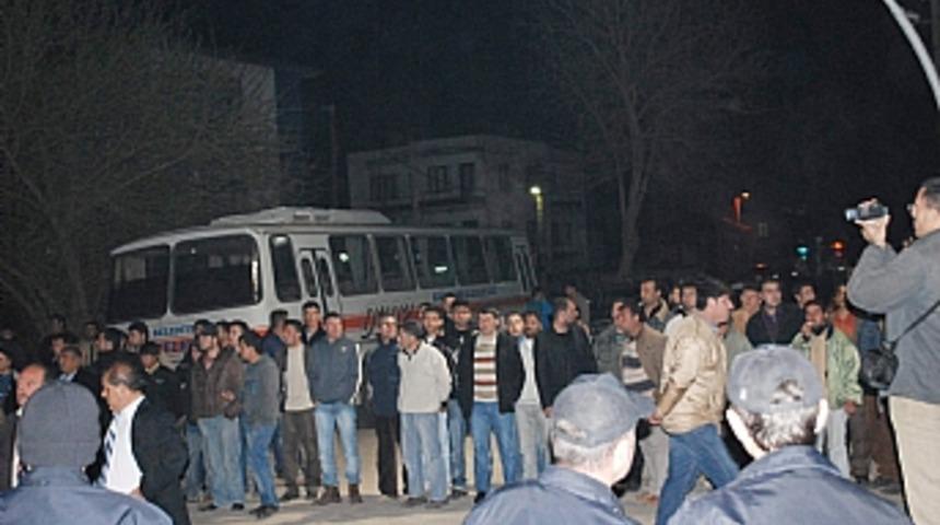 Se&ccedil;ime saatler kala Aydın'da gerginlik