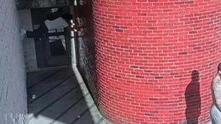 Amerika’da müebbet hapis cezası alan mahkum hapishaneden böyle firar etti! Resmen düz duvara tırmandı