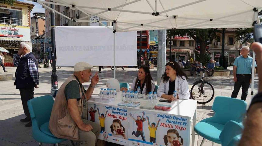 Kastamonu’da “Halk Sağlığı Sokağı” kuruldu, vatandaşlara ücretsiz sağlık testleri yapıldı