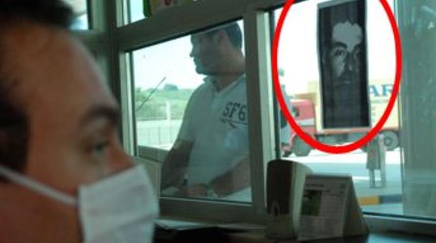 Gariboğlu'nun fotoğrafları sınır kapılarına asıldı