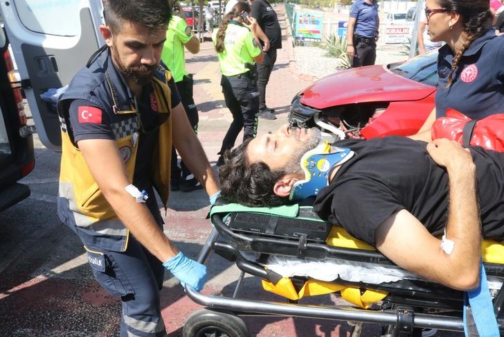 Antalyaspor'un yıldızı Naldo Pereira feci bir trafik kazası geçirdi! 1'i ağır 3 kişi yaralı... Eşi ve oğlu arabadan fırladı G1