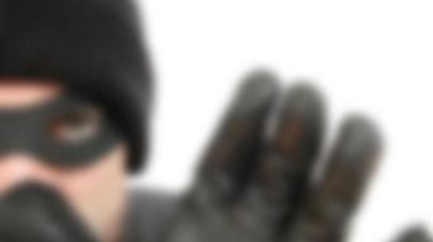 Karakola giderken hırsızla karşılaştı