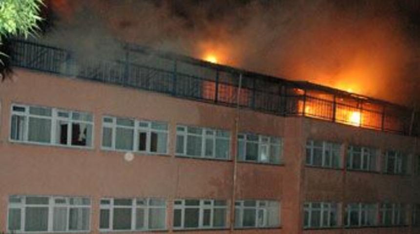 Yurt yangınında kızlar serbest kaldı