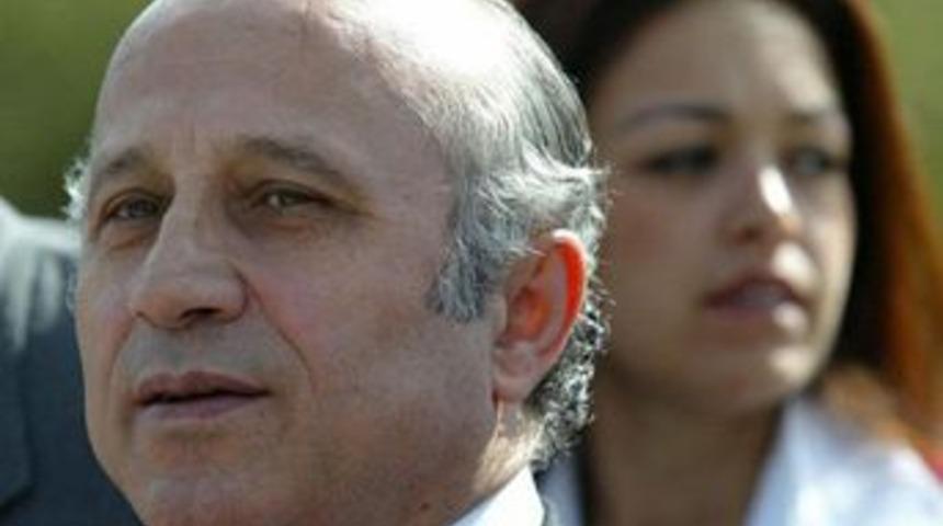 Yaşar Nuri &Ouml;zt&uuml;rk istifa etti