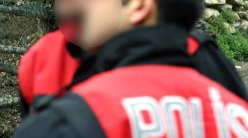 Bir K&uuml;rt a&ccedil;ılımı da polisten!