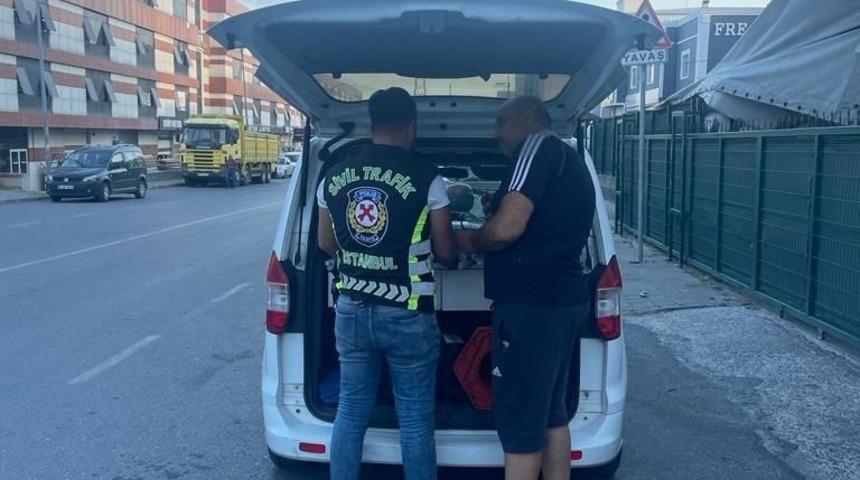 Yan yatmış dorsesiyle trafikte seyreden tır şof&ouml;r&uuml;ne 2 bin 254 lira ceza
