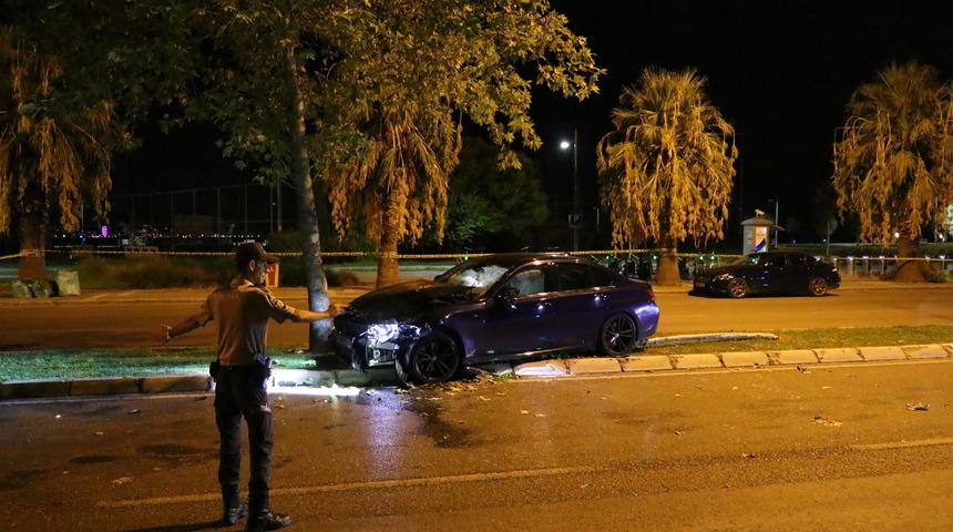 İzmir'de otomobil ile çarpışan motosikletteki kurye hayatını kaybetti
