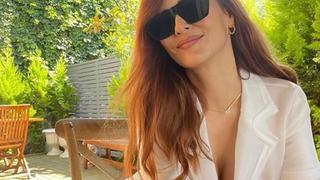 Mine Tugay'ın havuzda köpeğiyle verdiği poz sosyal medyayı salladı! Yorumlar dikkat çekti