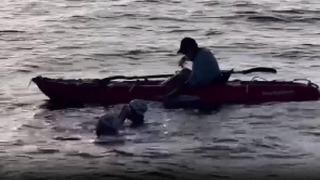 İki Türk sporcu, California'daki Catalina Kanalı'nı 13 saatte yüzerek geçti!