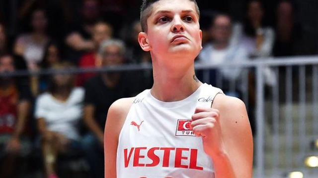 Sosyal medyada gündemde! Ebrar Karakurt'tan 'lezbiyen' paylaşımı... Kısa süre sonra sildi