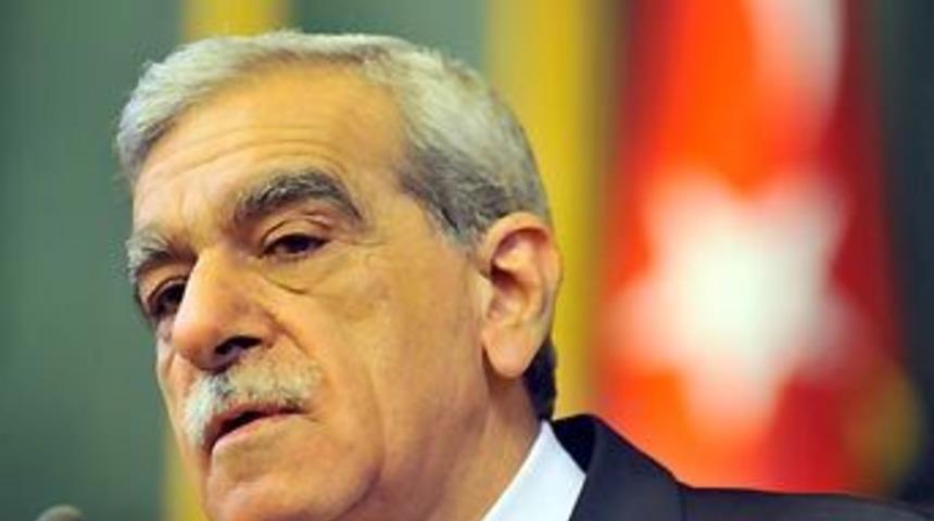 T&uuml;rk, AKP'nin adayına "b&ouml;cek" dedi