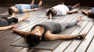 Yoga yapanları ölü zannetti! Polise “toplu katliam” ihbarında bulundu... Yoga dersine polis baskını