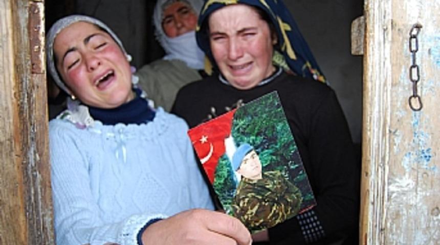 Karslı şehidin evine ateş d&uuml;şt&uuml;