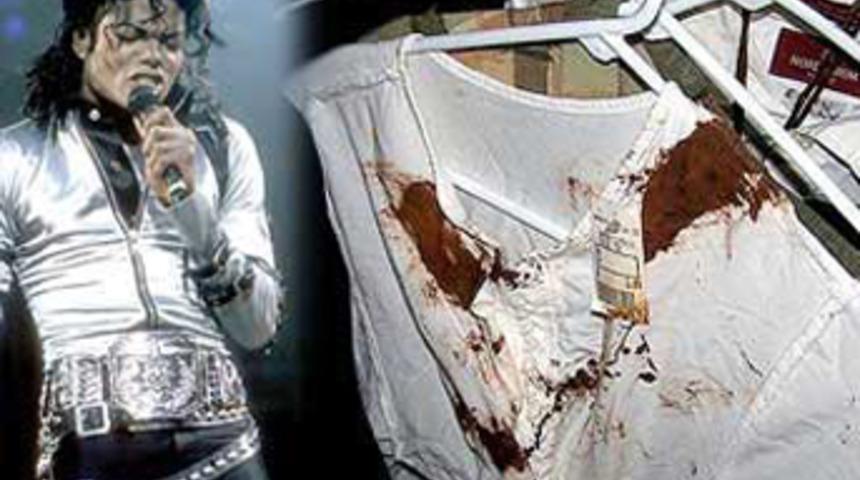 Jackson'ın dolabında kanlı bir bluz bulundu
