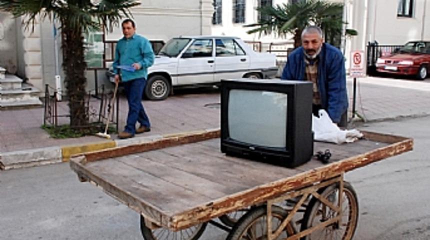 T&uuml;pl&uuml; TV'ler hurda fiyatına satılıyor 