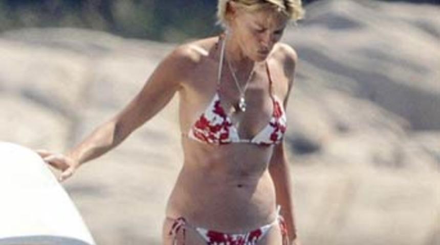 Bikinili bu gen&ccedil; kız da kim?