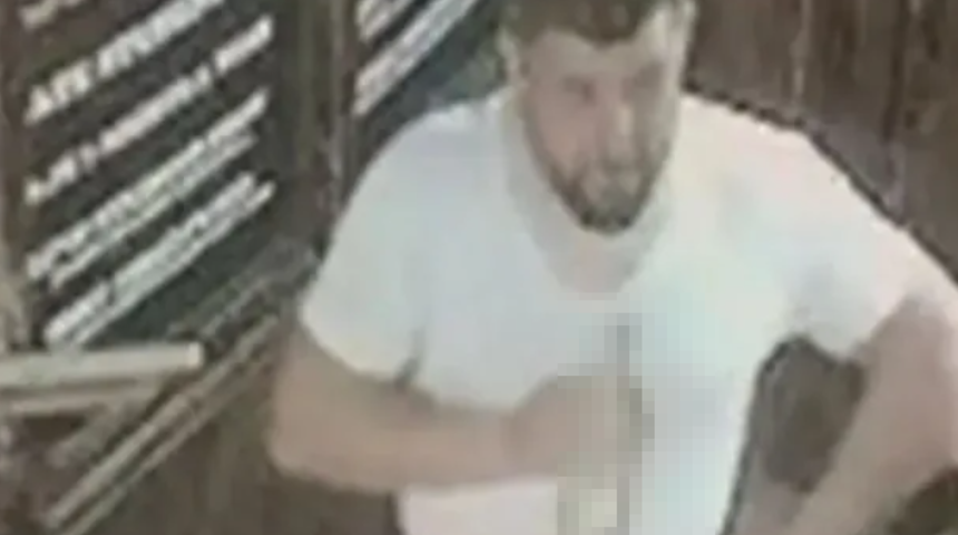 Barda cinsel saldırı! Tuvalet sırası beklerken kolundan çekip sürükledi... Bar tuvaletinde tecavüz etti