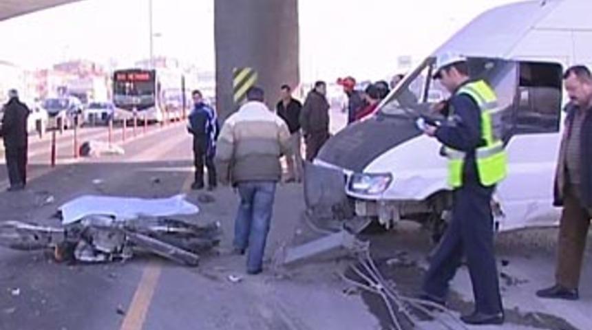 Motosiklet s&uuml;r&uuml;c&uuml;s&uuml;n&uuml;n kafası koptu