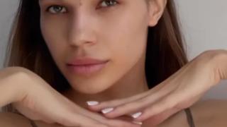 Bekarlık canına tak etti! Sokakları “Bir koca arıyorum” yazılı pankartla dolaştı... “Sanırım onu buldum”