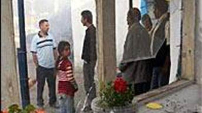 Pompalıyla ev bastılar