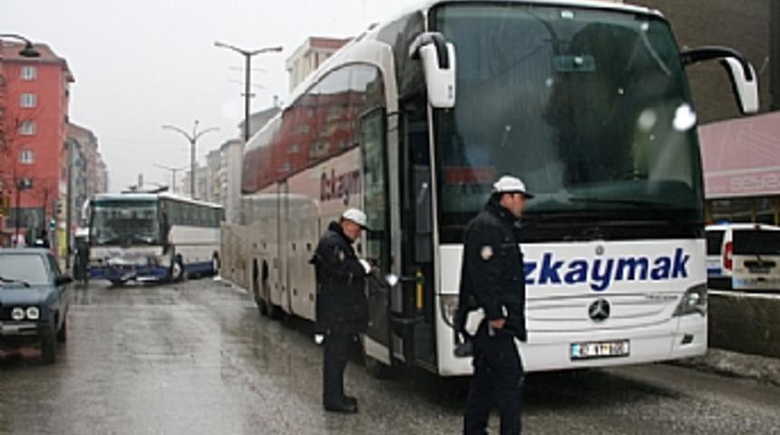 Boz&uuml;y&uuml;k'te faciaya kıl payı