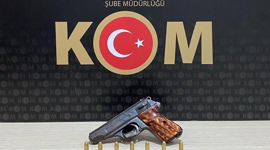 Kars’ta 1 araçtan silah ve mühimmat çıktı