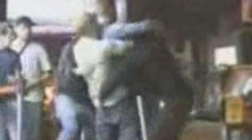 Brad Pitt'i ka&ccedil;ırdılar!