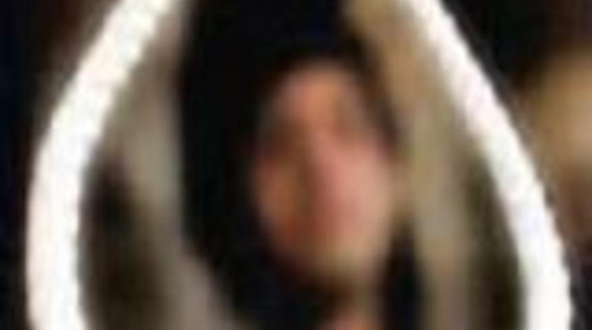 &Ouml;ğretmenin sır intiharı