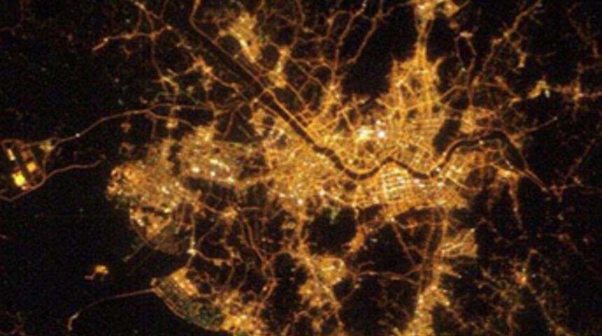 Uzaydan şehirler b&ouml;yle g&ouml;r&uuml;n&uuml;yor