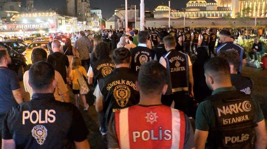 Beyoğlu'nda 200 polisin katılımıyla asayiş denetimi! Polis helikopteri de havadan destek verdi