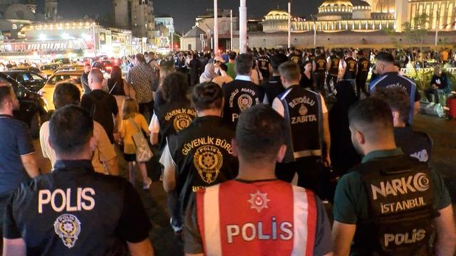 Beyoğlu'nda 200 polisin katılımıyla asayiş denetimi! Polis helikopteri de havadan destek verdi
