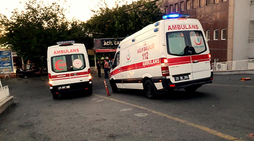 Diyarbakır'da akrabalar arasında taşlı, sopalı ve bıçaklı kavga! Mahalleye giriş ve çıkışlar bir süre kapatıldı