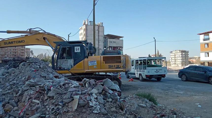 Hatay'da depremin 215'inci g&uuml;n&uuml;nde enkazdan ceset &ccedil;ıktı