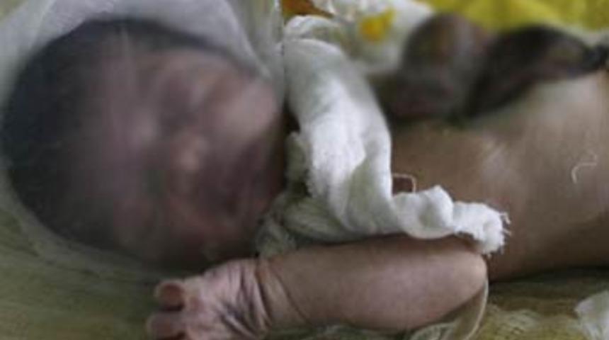 Kalbi dışarda doğdu!