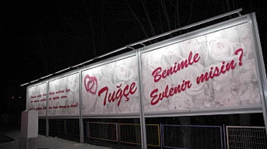 Me&ccedil;hul sevgiliden se&ccedil;im s&uuml;rprizi