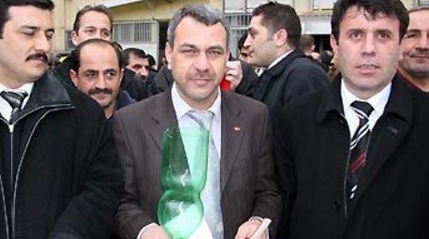 Pet şişeden pisuvar yaptı, tayini Uşak'a &ccedil;ıktı