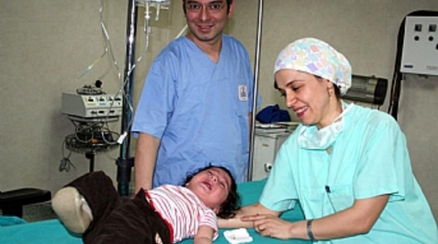 Bebeğin midesinde iğne &ccedil;ıktı