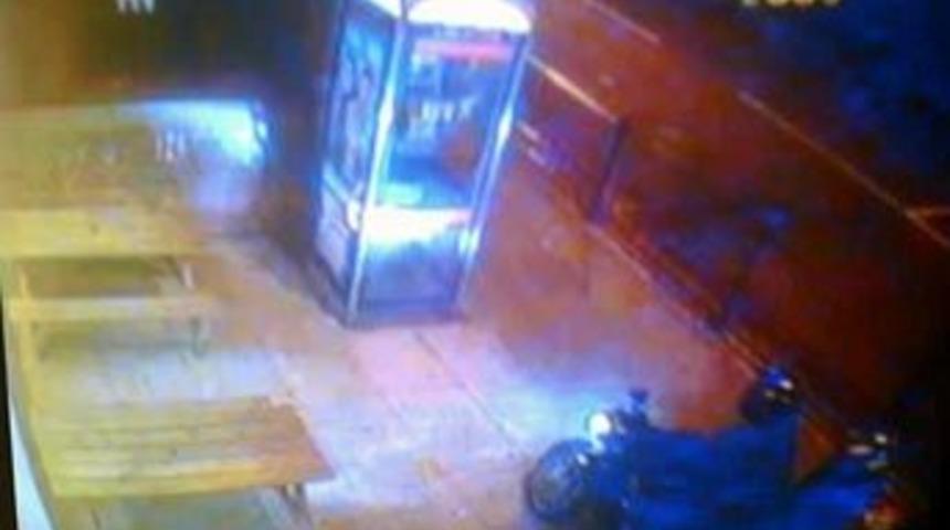 Londra'da T&uuml;rk baba-oğula saldırı