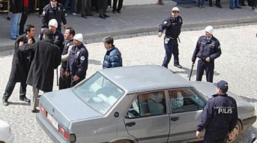 Bitlis'te AKP ve DTP arasında gerginlik