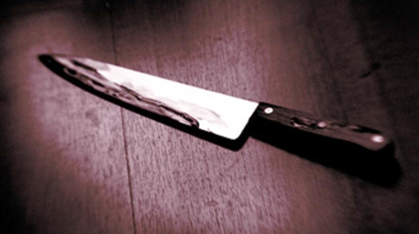 Tartıştığı eşini bı&ccedil;aklayarak &ouml;ld&uuml;rd&uuml;