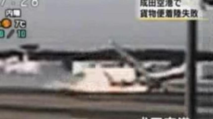 İki uçak düştü: 19 ölü!