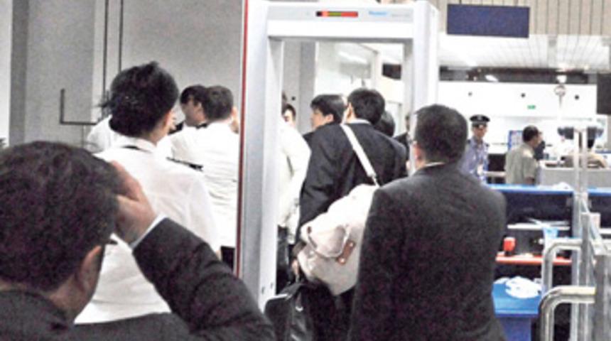 T&uuml;rk bakana diplomatik skandal