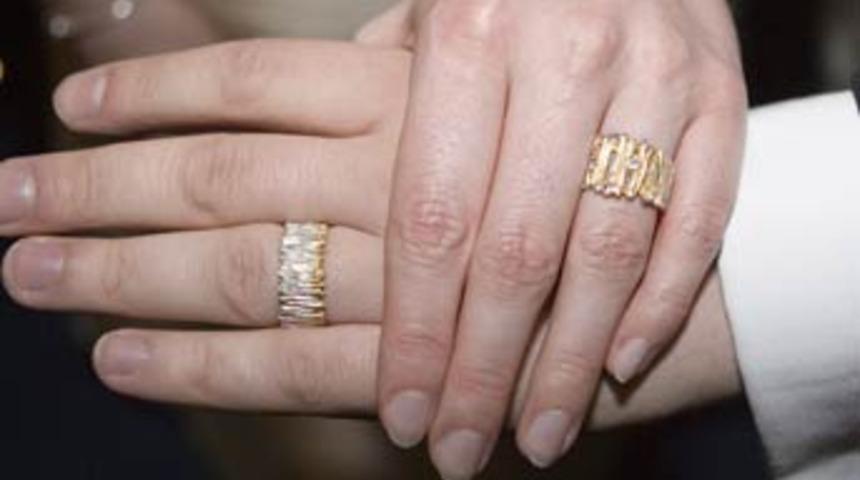 Bir g&uuml;nde 4 kadınla evlendi