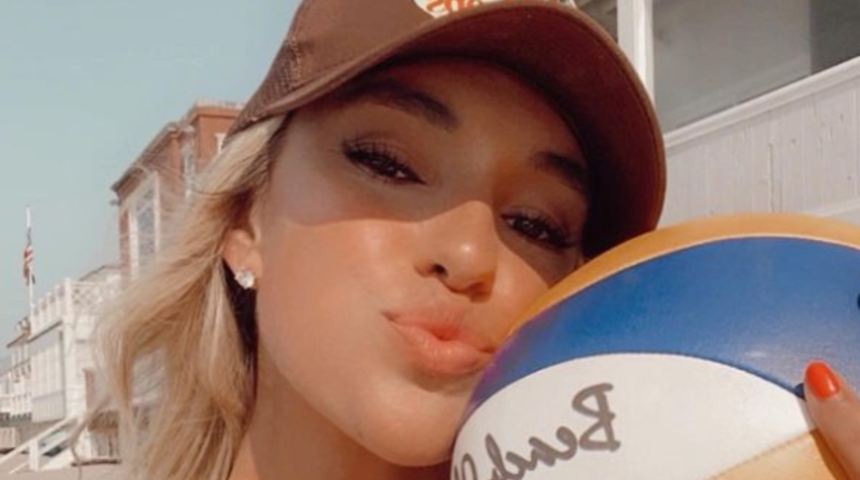 “Dünyanın en seksi voleybolcusu” Kayla Simmons kovboy tarzıyla büyüledi! "Köklerime döndüm"