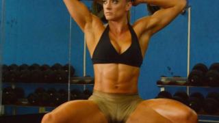 Brezilyalı model aksiyon filmlerini aratmadı! Hırsızın peşinden koştu... Yakalayıp etkisiz hale getirdi