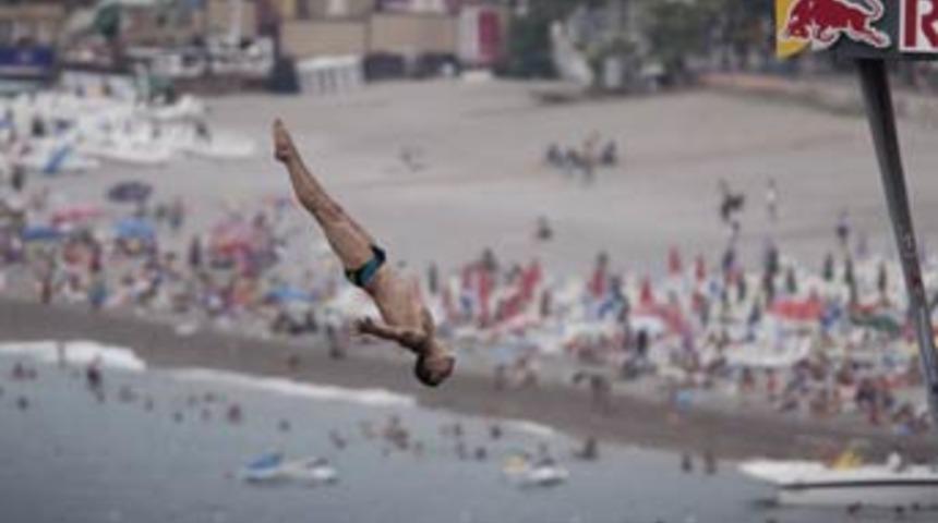 Falezlerden tehlikeli atlayış