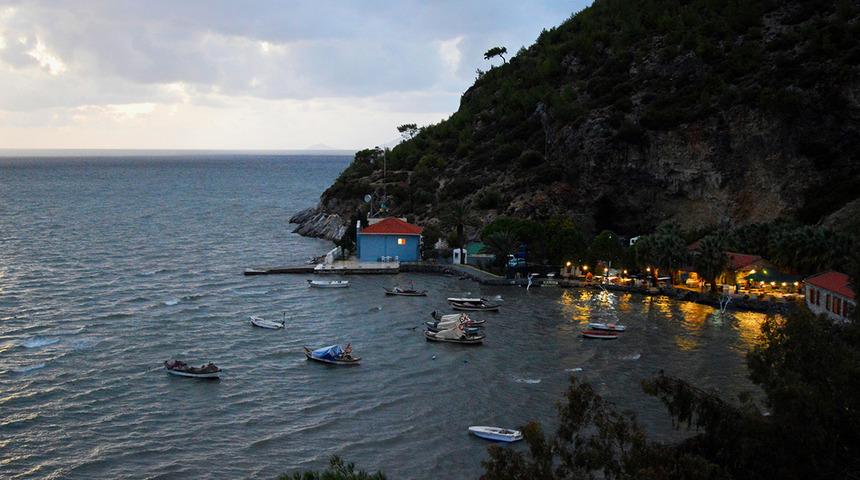 Plajdaki masalarda da yasaklandı! Meşhur tatil beldesinde flaş 'alkol satışı' kararı: Restoranlarda...