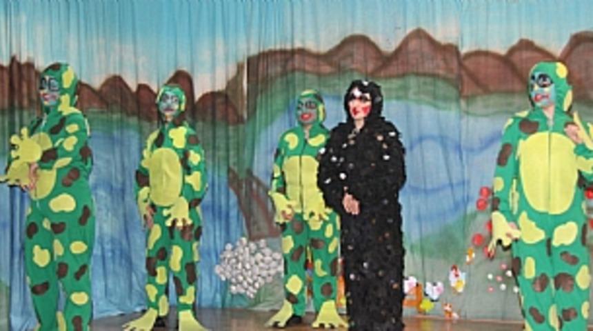 Anaokulu &ouml;ğrencileri K&uuml;&ccedil;&uuml;k Kara Balık'ı izledi 