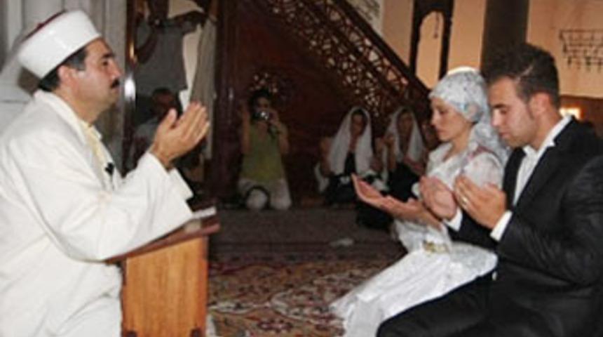 Hem imam, hem kilise nikahı